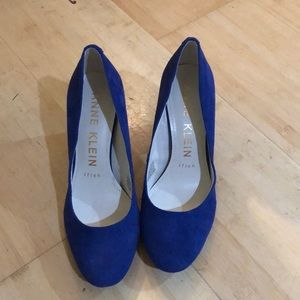 ✨everything 2/$15✨ Chunky blue Anne Klein heels
